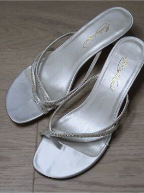 Y2K Vintage Michaelangelo White Satin Beaded Kitten Heel Marly Sandals